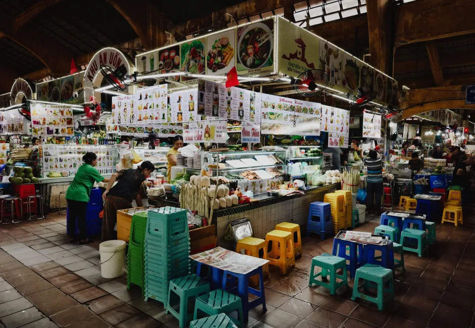 Khu bàn ngoài trời
