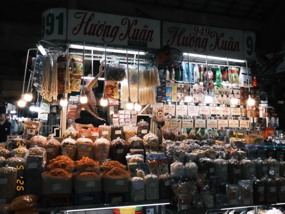 Khu bếp và quầy pha chế
